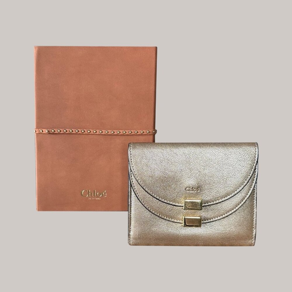 SOLD. CHLOE Georgia Medium Bifold Wallet in Gold & new Nomad Notebook Stickers - Picture 1 of 9